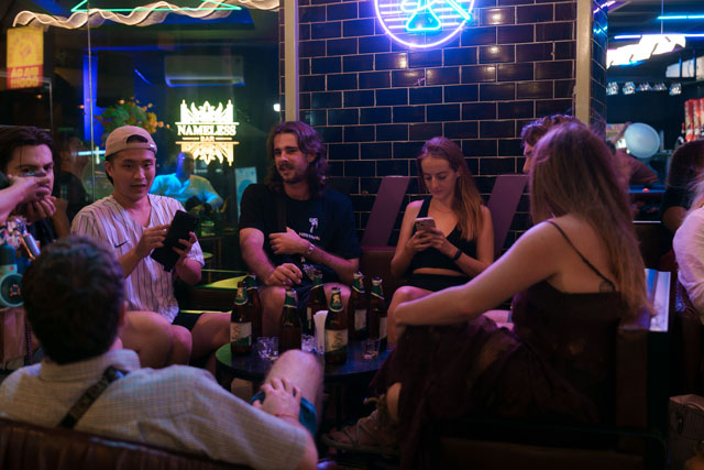 Cuồng nhiệt trong đêm – vũ trường và nhịp sống hiện đại