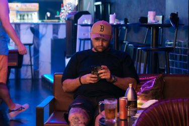 Neon Vibes: Đêm Rực Sáng